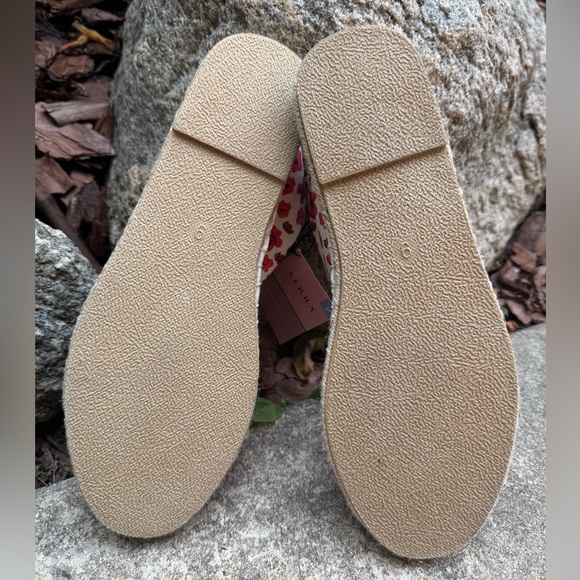Serra floral canvas Memory Foam Slip-On Espadrilles NWT size 9 - Picture 5 of 7